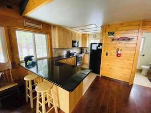 Geladeira, micro-ondas, fogão, cooktop