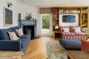House | Living area | TV, fireplace