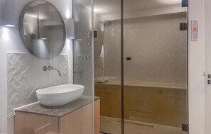 Shower, hair dryer - Beautiful home in Loosdrecht with WiFi (Loosdrecht)