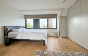 4 bedrooms, iron/ironing board, free WiFi, bed sheets - Beautiful home in Loosdrecht with WiFi (Loosdrecht)