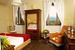 9 quartos, ferros/tábuas de passar roupa, Wi-Fi, roupa de cama