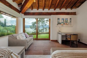 Deluxe House, Lake View