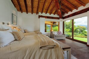 Deluxe House, Lake View | 4 bedrooms, in-room safe, desk, laptop workspace - Cumbre Serena (Valle de Bravo)