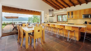 Deluxe House, Lake View | Private kitchen - Cumbre Serena (Valle de Bravo)