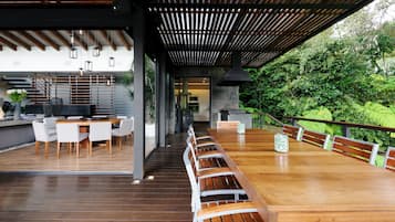 Villa Deluxe, vista al campo de golf | Comedor