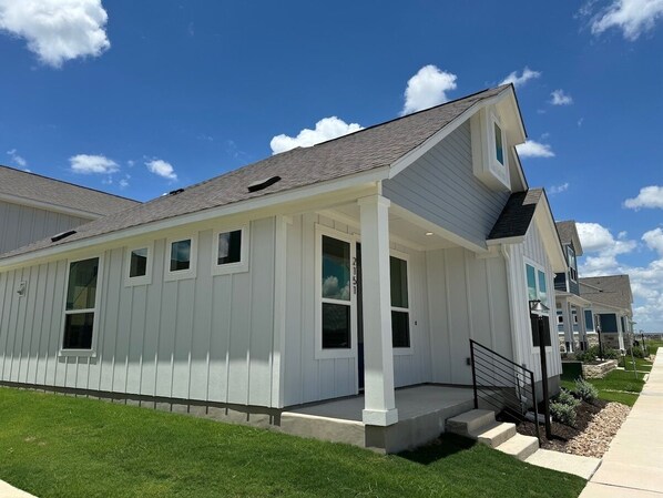 Exterior - Cozy New Braunfels “White Haus” Cottage (New Braunfels)