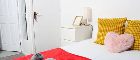 1 室のベッドルーム、アイロン / アイロン台、WiFi (無料)、ベッドシーツ