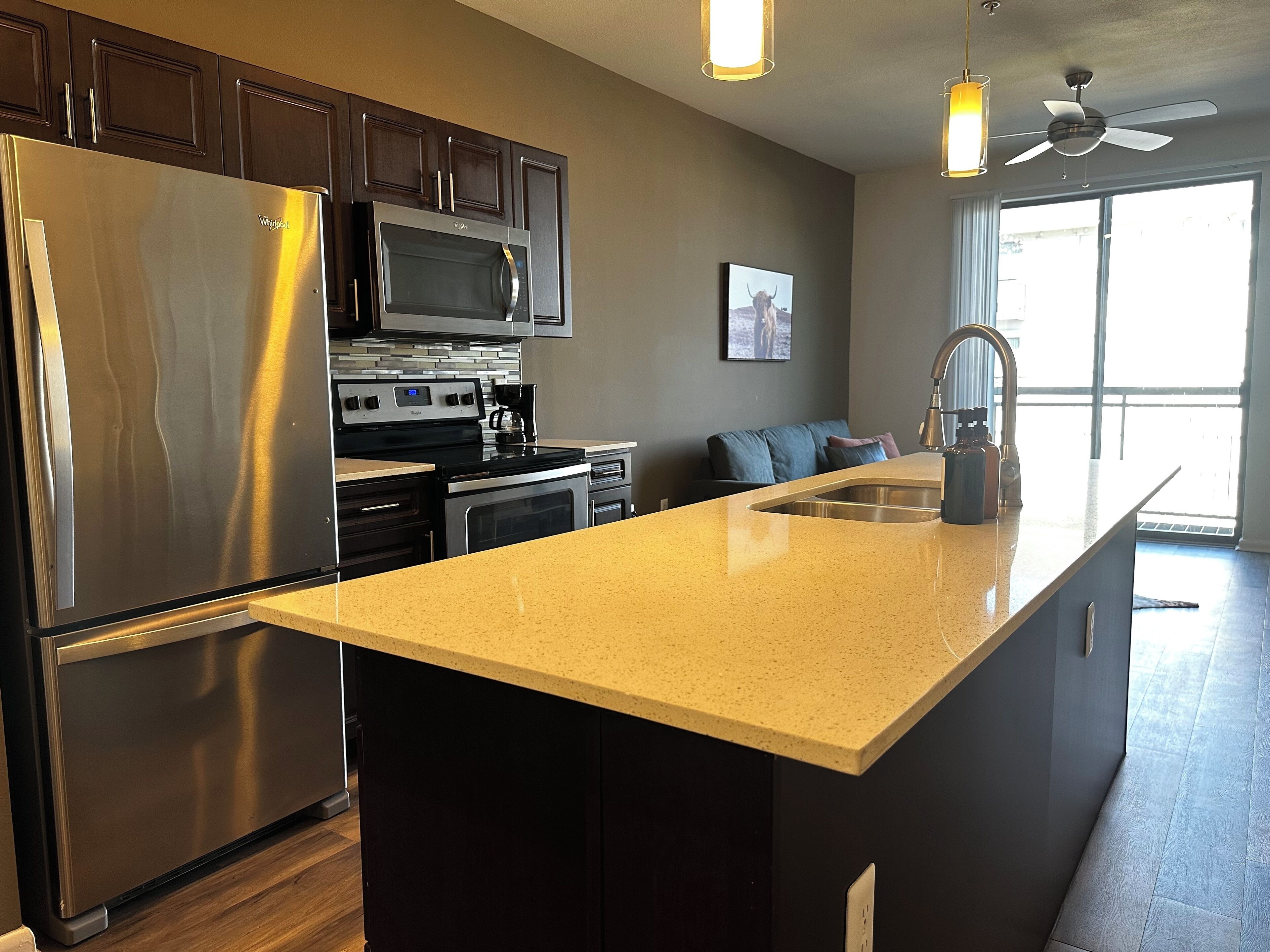 Microones, placa de cuina i rentaplats 