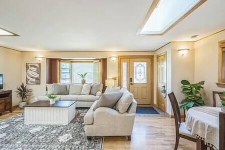 TV, fireplace. Bright & Cozy House Centennial/ Littleton 3 Bed/ 3 Bath