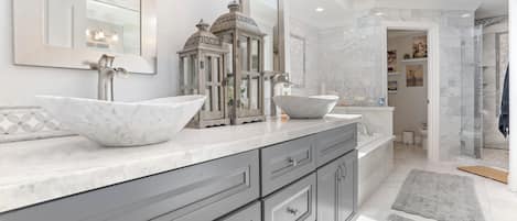 Dusche, Whirlpool, Haartrockner, Bidet