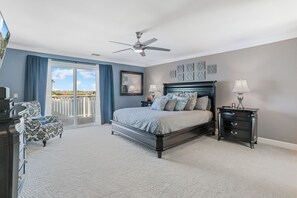 Room - Luxury 5BR Waterfront Getaway | Spa, Gym, Dock (Discovery Bay)