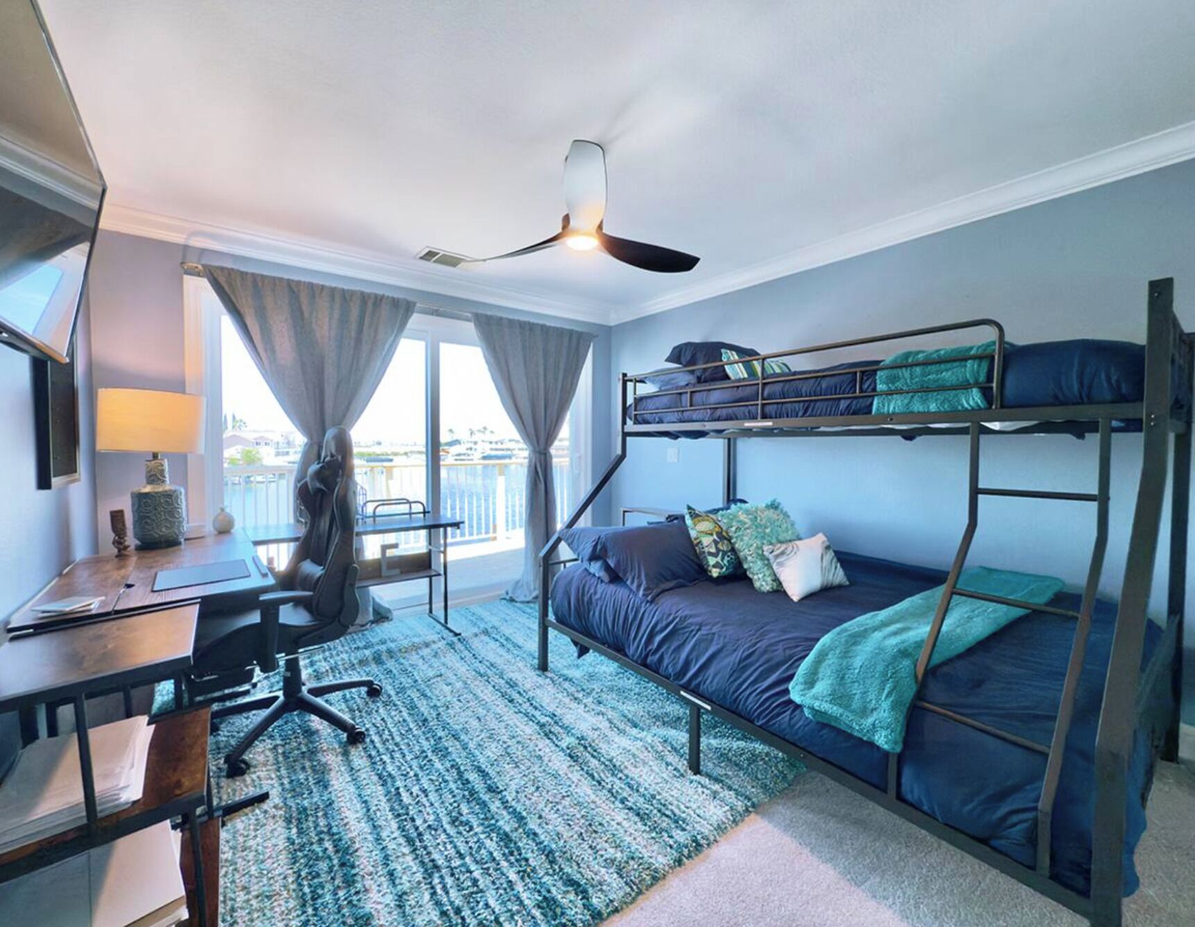 5 habitaciones, escritorio, tabla de planchar con plancha y wifi gratis 