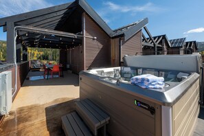 Outdoor dining - Experience luxury and adventure at Row 41, nestled in the heart of Winter Park, Colorado. (Winter Park)