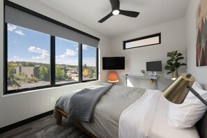 4 bedrooms, desk, free WiFi, bed sheets