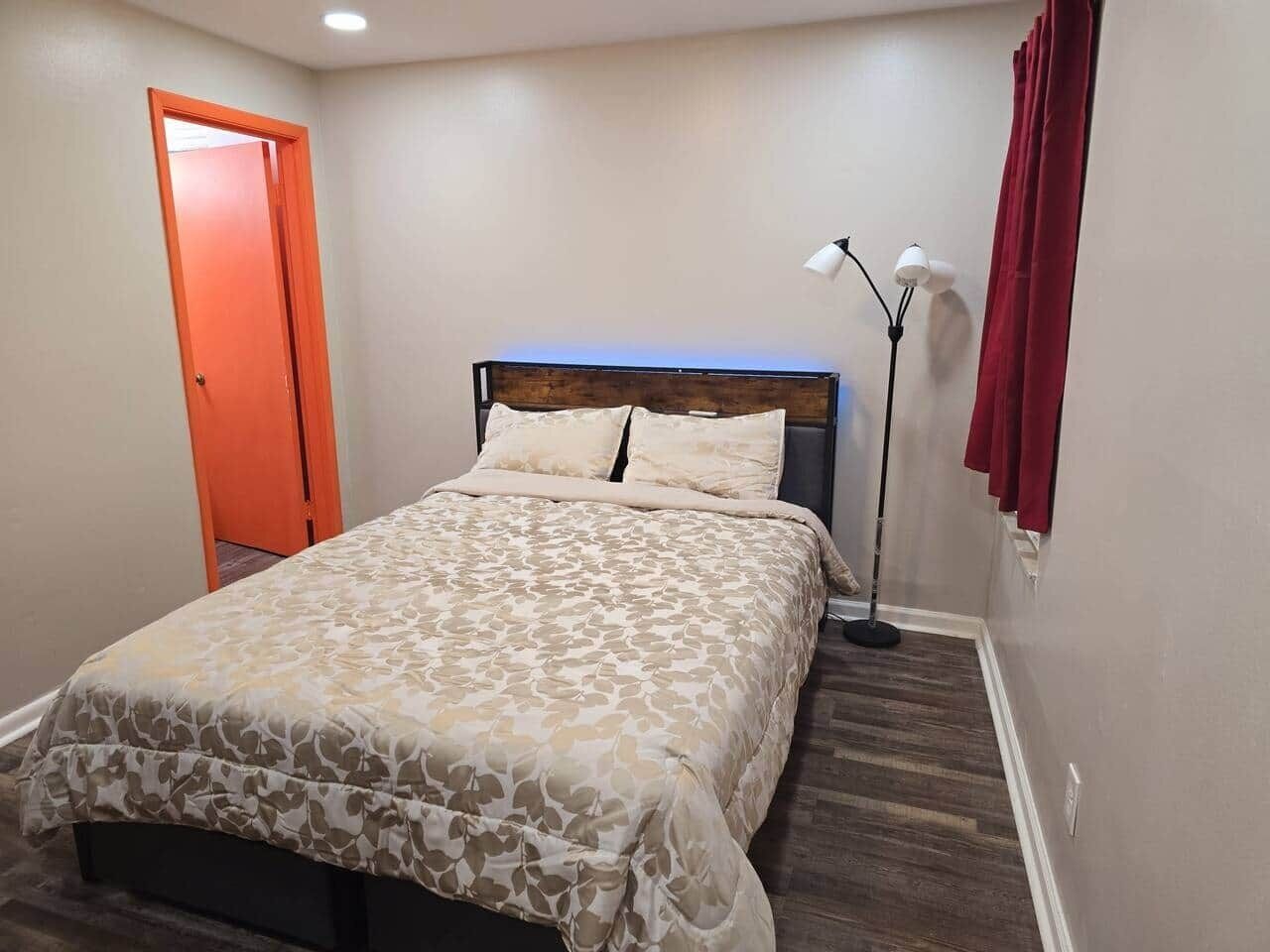 1 habitación, tabla de planchar con plancha y wifi 