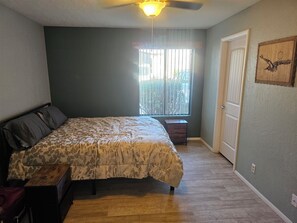 2 habitaciones, tabla de planchar con plancha, wifi y ropa de cama 