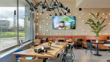 Petit déjeuner buffet servi tous les jours en supplément