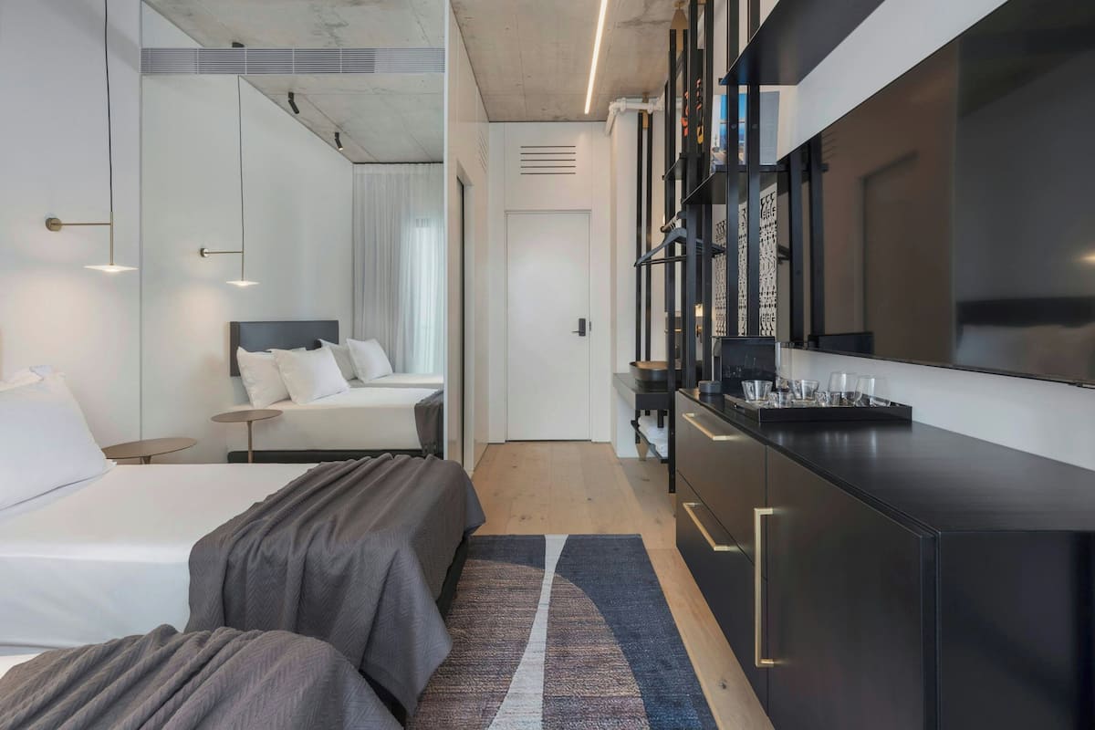 Gymnasia Room, 2 Twin Bed | Safe på rommet, wi-fi (inkludert) og sengetøy