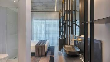 Montefiore Room with Balcony | In-room safe, free WiFi, bed sheets