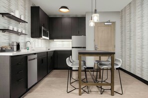Full-sized fridge, microwave, stovetop, dishwasher - Residence Inn By Marriott Yuma (Yuma)