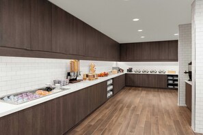 Free daily buffet breakfast  - Residence Inn By Marriott Yuma (Yuma)