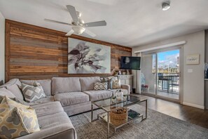 TV - Oceanside Harbor Views + Steps from Top Rated Harbor Beach (Oceanside)