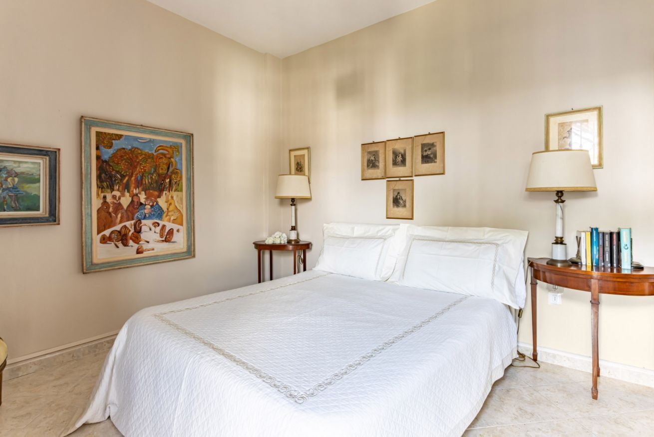 2 bedrooms, iron/ironing board, WiFi