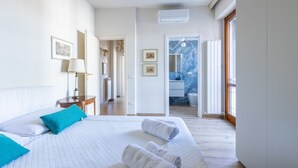 Unclassified image, 3 of 23, button - GuestHost - Bright apartment of 83 square metres, for 5 persons, located on the second floor of a building with ELEVATOR and PRIVATE PARKING.The property is located in a residential area with all the main services, a few minutes' walk from the beach, the (Viareggio)