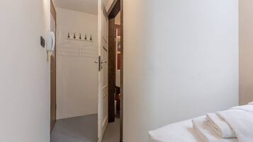 1 Schlafzimmer, BĂŒgeleisen/BĂŒgelbrett, WLAN, BettwĂ€sche