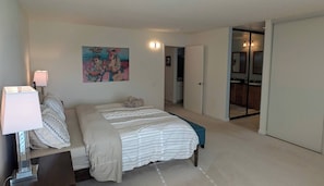4 bedrooms, desk, iron/ironing board, free WiFi