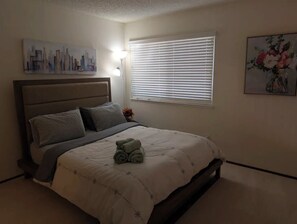 4 bedrooms, desk, iron/ironing board, free WiFi