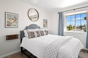 3 Schlafzimmer, Schreibtisch, Bügeleisen/Bügelbrett, Reisekinderbett