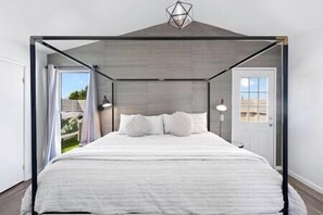 3 Schlafzimmer, Schreibtisch, Bügeleisen/Bügelbrett, Reisekinderbett