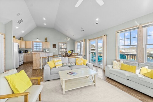 Hot Tub, Dogs Welcome, Ocean Views, Easy Walk To The Beach!