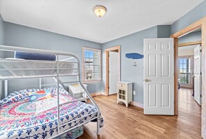 5 bedrooms, iron/ironing board, free WiFi, bed sheets
