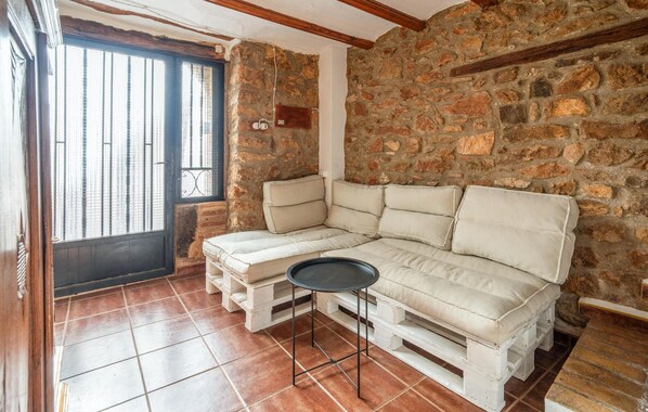 Living area - Lovely home in Cabanes with WiFi (Cabanes)