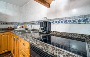 Fridge, stovetop, coffee/tea maker