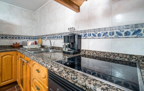 Lovely home in Cabanes with WiFi