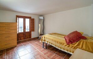 3 bedrooms, travel crib, free WiFi - 3 bedroom stunning home in Cabanes (Cabanes)