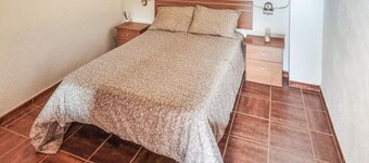 Lovely home in Cabanes with WiFi