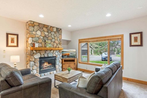 Unwind by the fire at Interlachen 32 after a day on the water or visiting downtown Nisswa.
