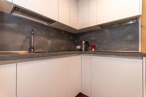 Frigorífic, microones, forn i placa de cuina