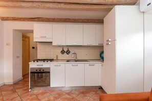 Geladeira, fogão, cooktop, lava-louças