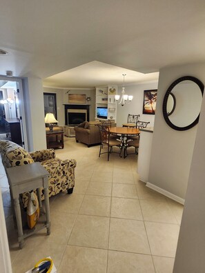Living area - Beachside Retreat in Myrtle Beach with AC, WiFi
 (Myrtle Beach)