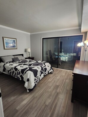 Iron/ironing board, WiFi, bed sheets - Beachside Retreat in Myrtle Beach with AC, WiFi
 (Myrtle Beach)