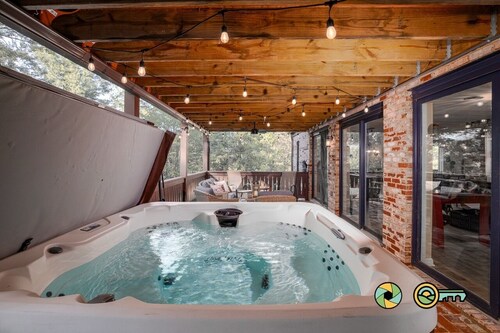 Bluebird Chalet - Swiss-style luxury w/hot tub