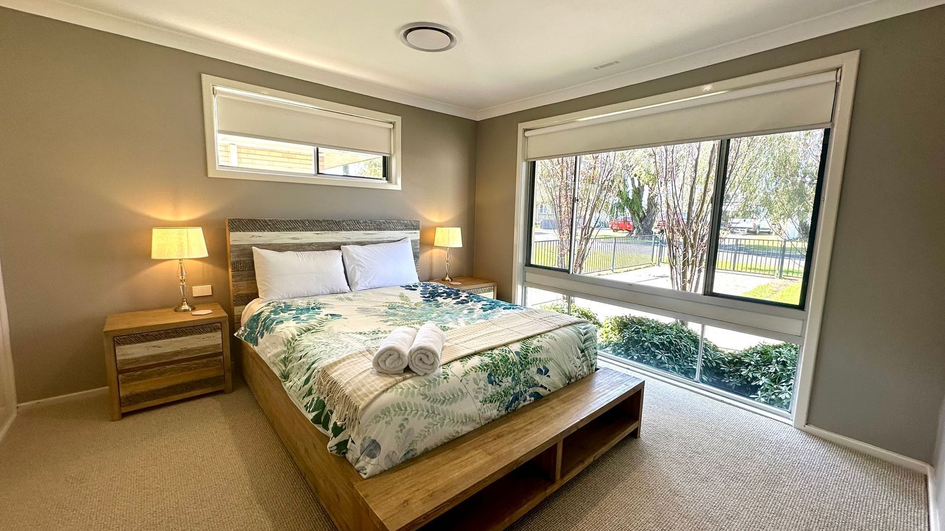 3 多间卧室、免费 WiFi、床单