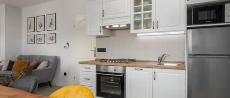 Fridge, microwave, oven, stovetop