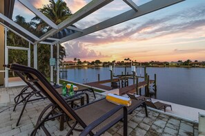 Terrace/patio - Luxurious Villa, Water Views, Heated Pool and Spa - Villa Lakeside Lookout - Roelens (Cape Coral)