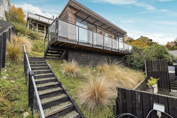 Exterior - Frankton Breeze 1 | Close to Queenstown CBD (Queenstown)